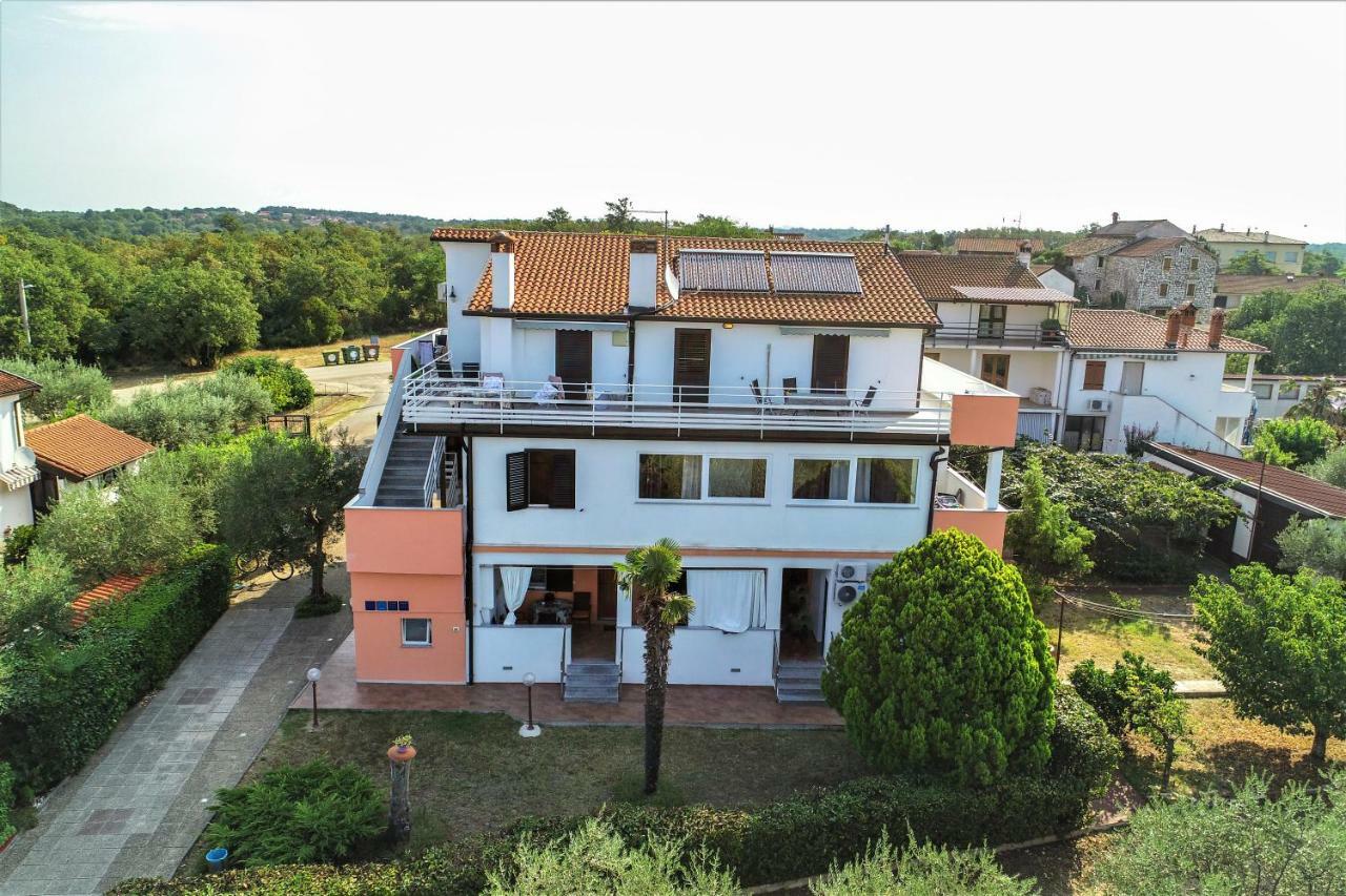 Apartments Villa Adamovic Умаг Экстерьер фото