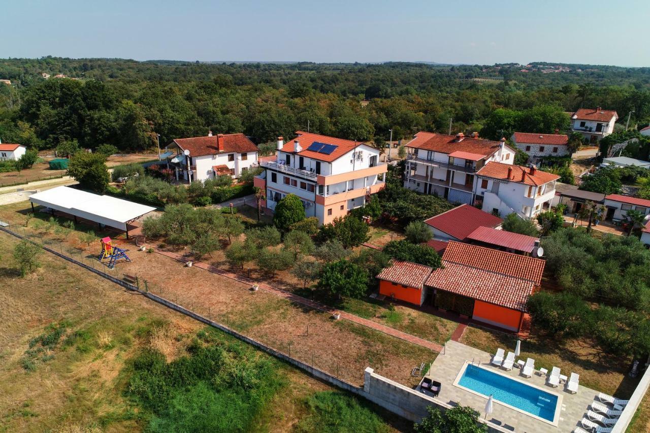 Apartments Villa Adamovic Умаг Экстерьер фото